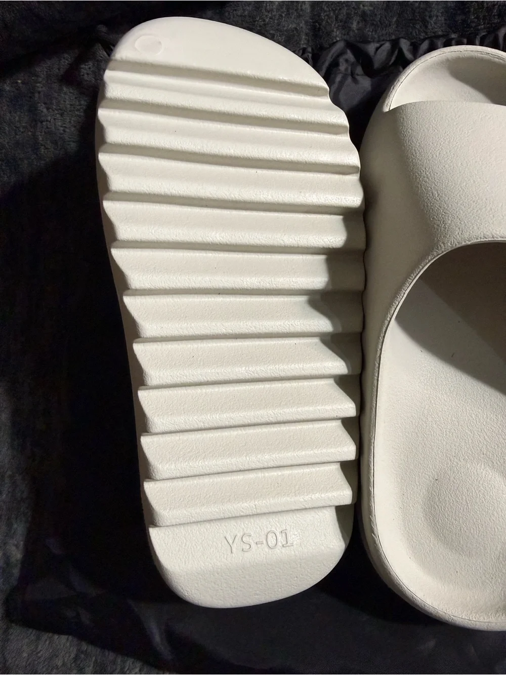 Yeezy YS-01 Slide Sandals in Cream size 6M/8W